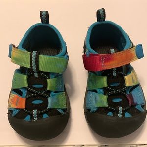 Like new Keen toddler size 4 sandals
